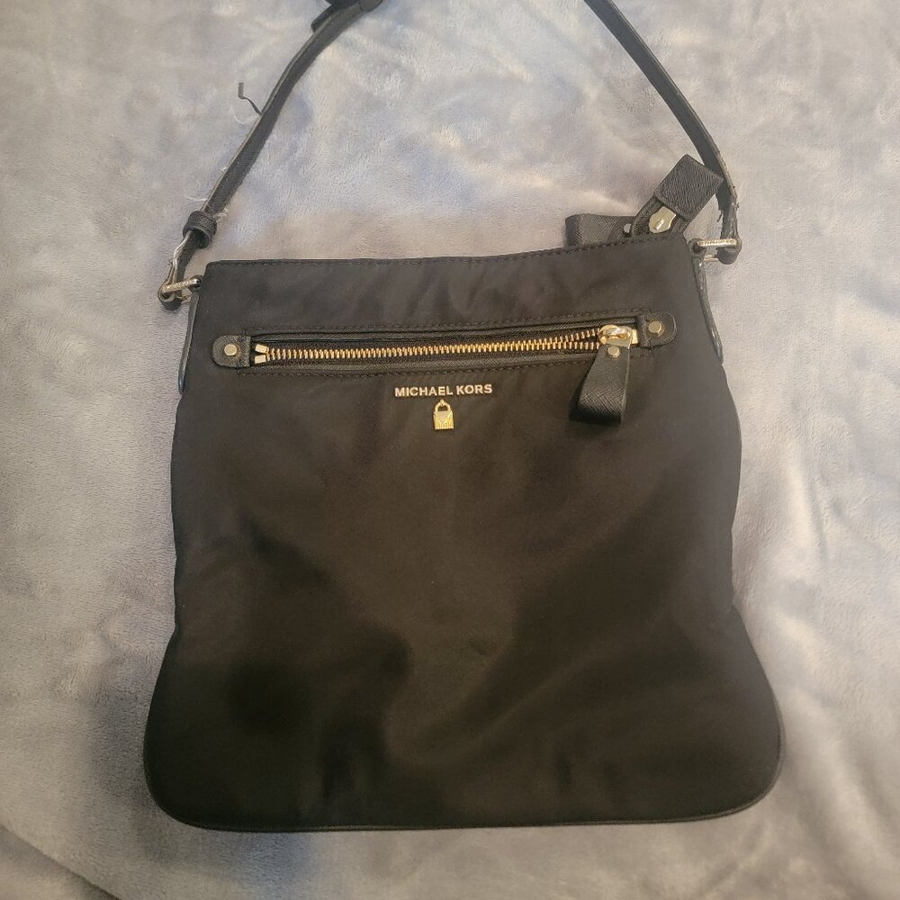 MICHAEL KORS Kelsey Large Nylon Crossbody bag Black with Gold Hardware